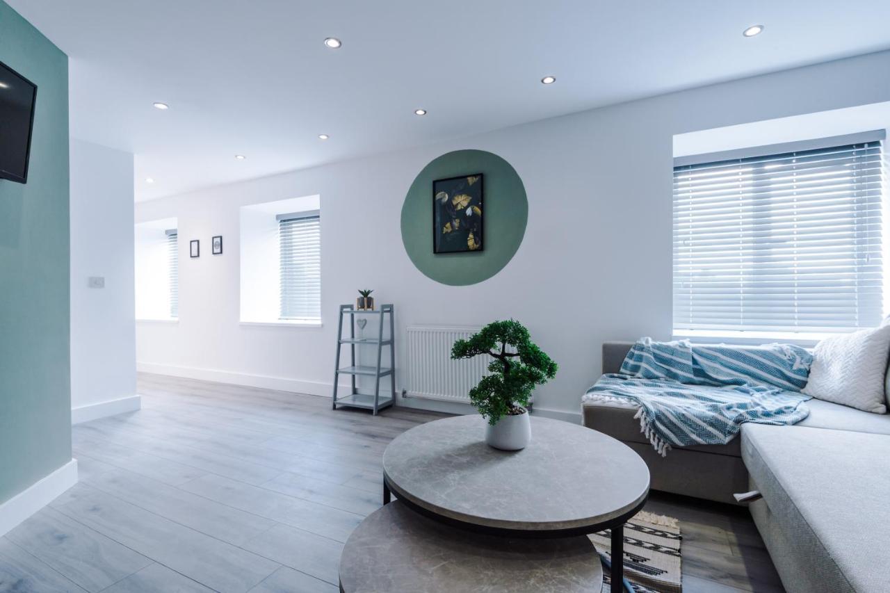 Rest & Recharge At The Station Appartement