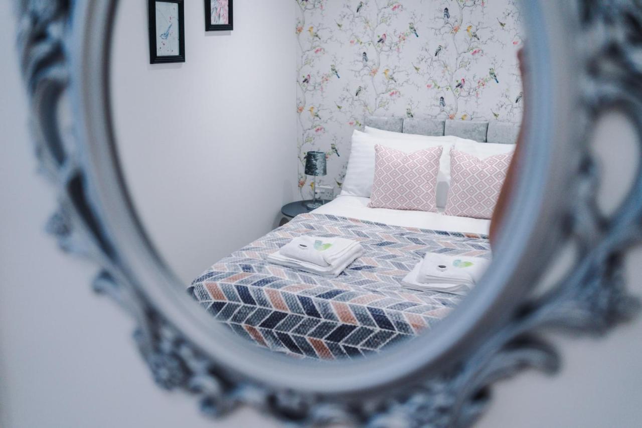 Rest & Recharge At The Station Appartement