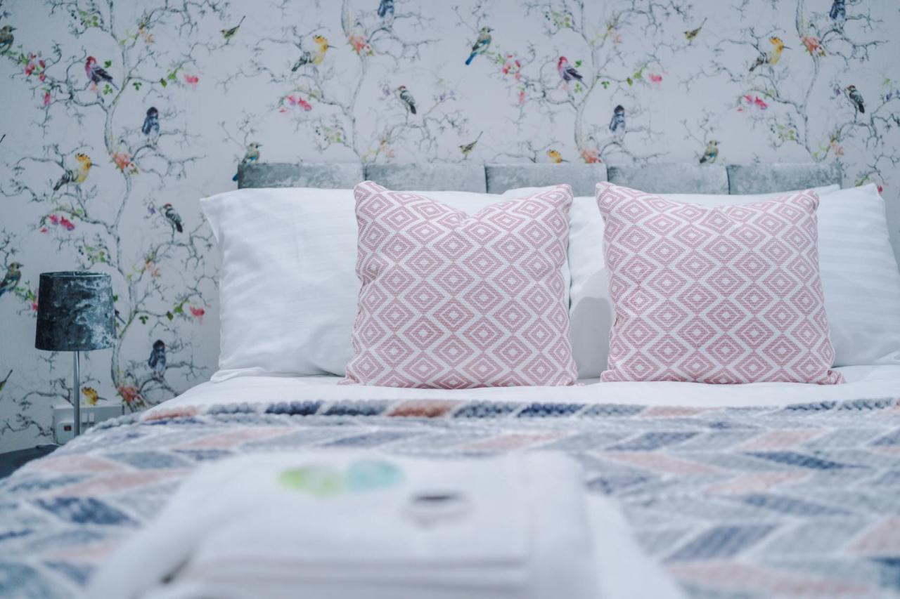 Rest & Recharge At The Station Appartement *