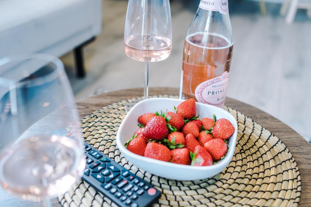 Rest & Recharge At The Station Appartement *
