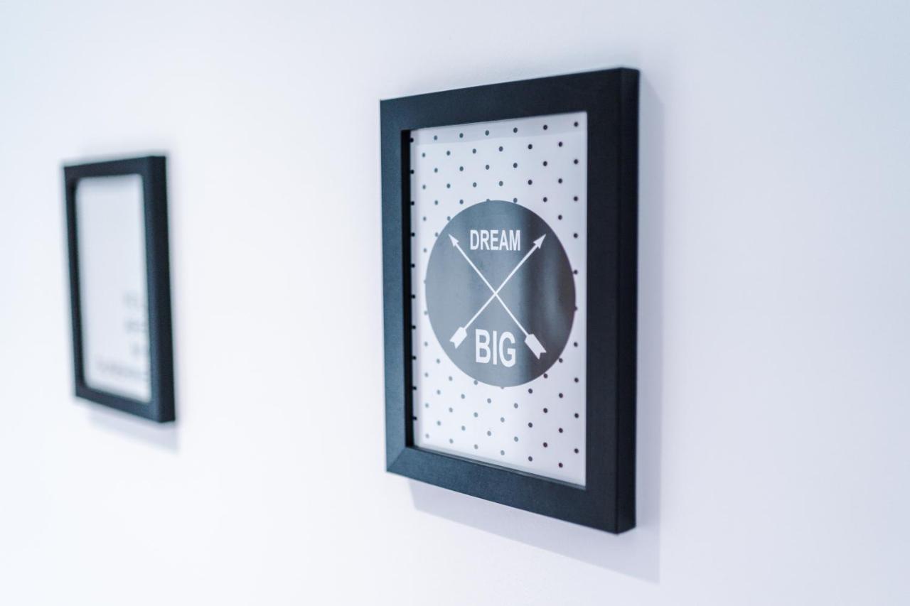 Rest & Recharge At The Station Appartement *