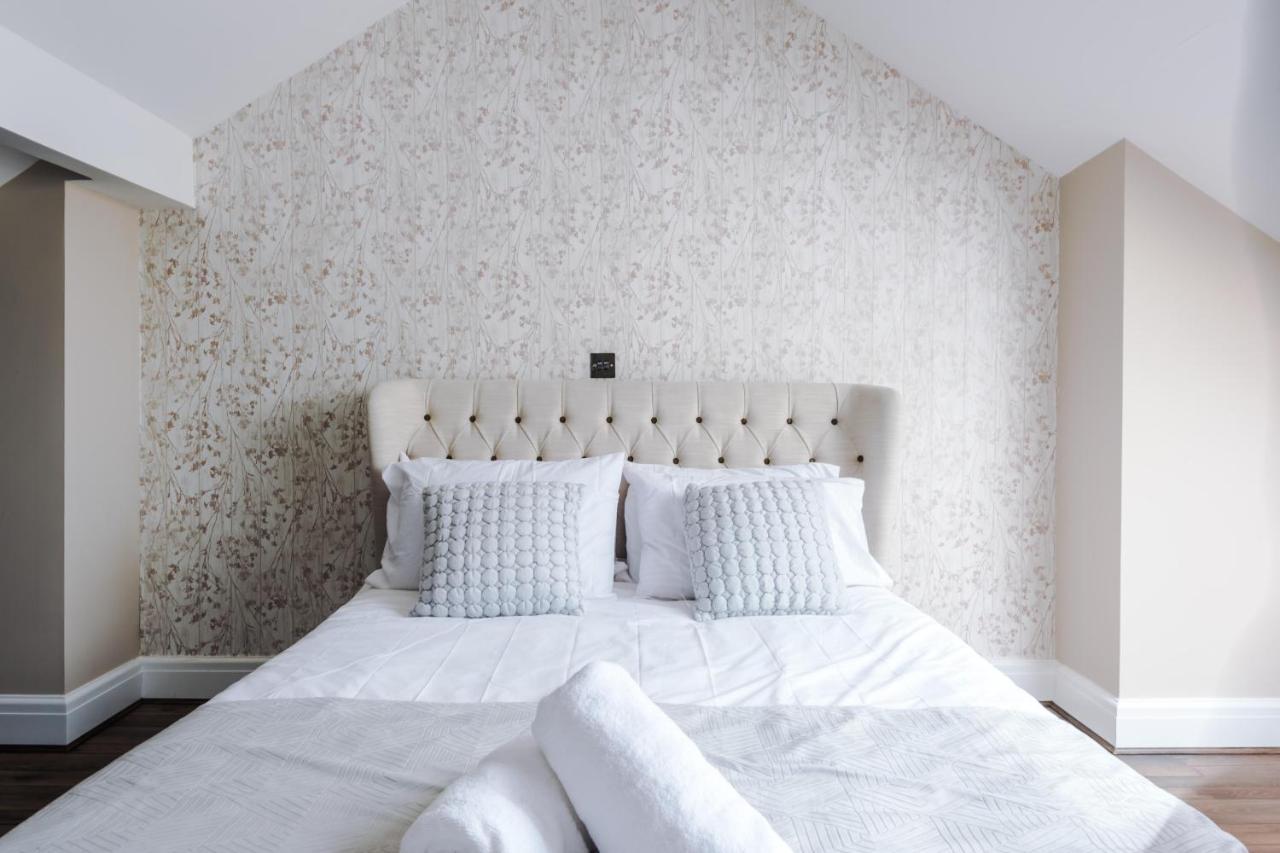 Luxurious Suburban 6 Bedroom 3 Bathroom Home Vakantiehuis Manchester