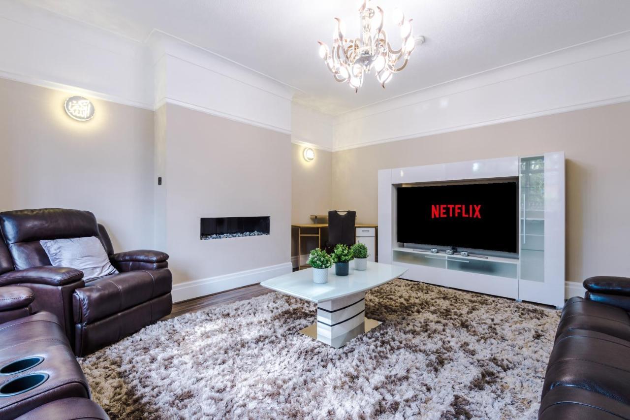 Luxurious Suburban 6 Bedroom 3 Bathroom Home Vakantiehuis