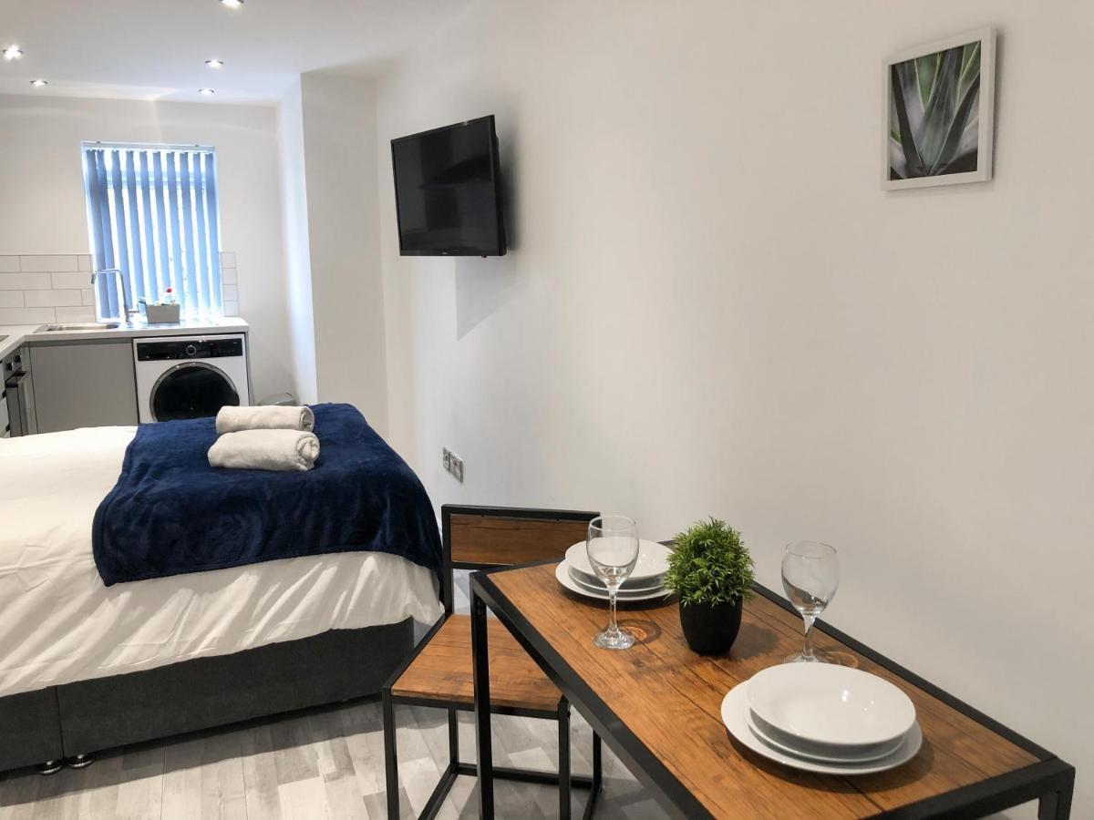 Appartement 10min To - Free Parking - Private - Contractor Friendly *