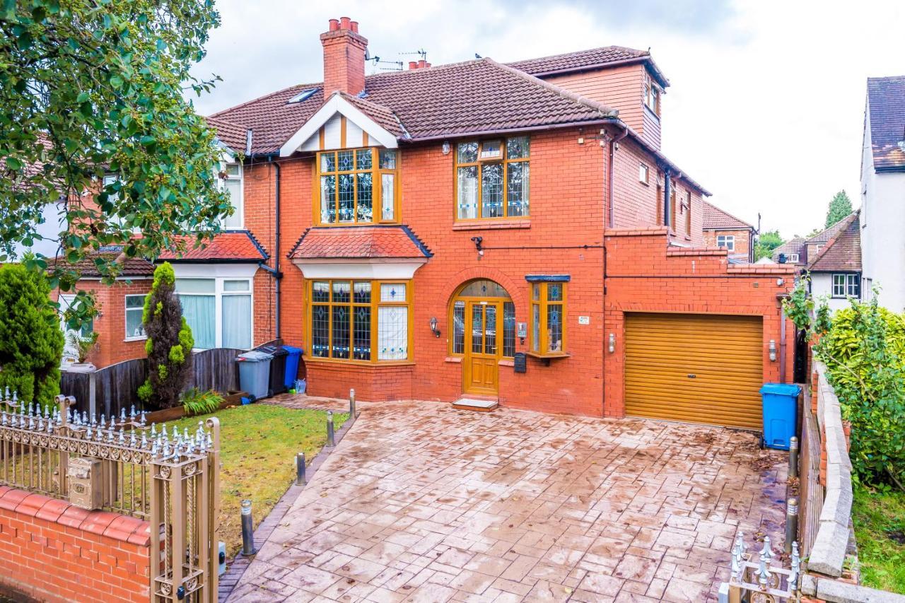 Luxurious Suburban 6 Bedroom 3 Bathroom Home Vakantiehuis Manchester