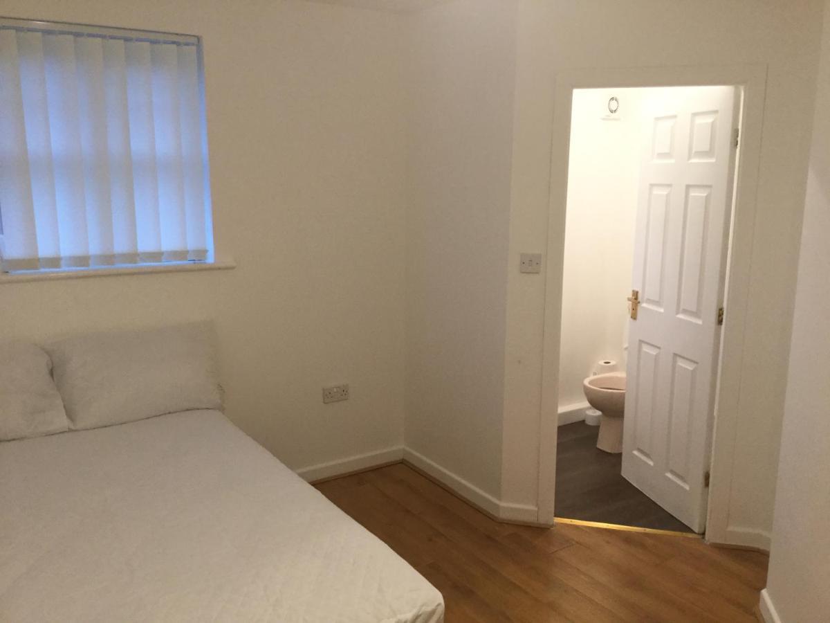 Apartment Quiet Residential Area Within Easy Reach Of Town
