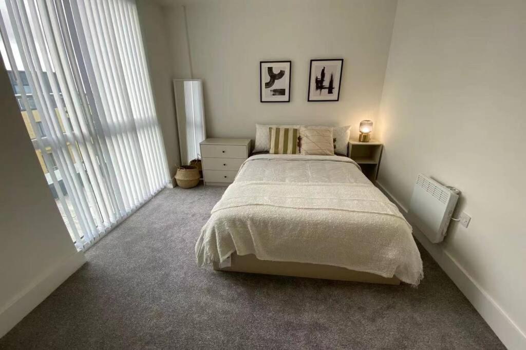Adelphi Wharf 3 Apartment