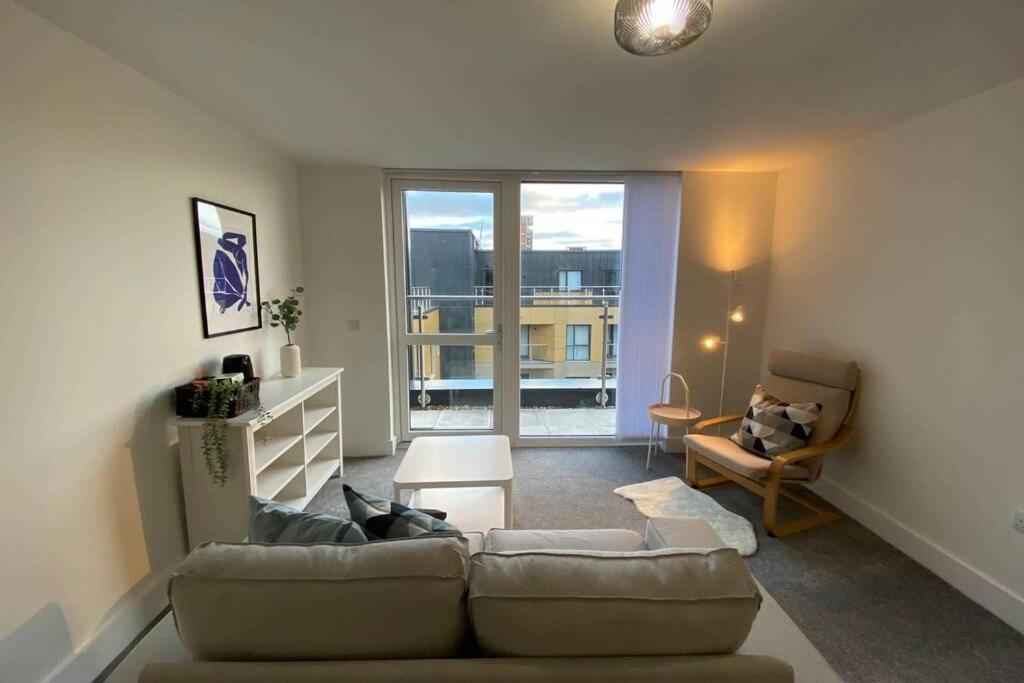 Adelphi Wharf 3 Apartment