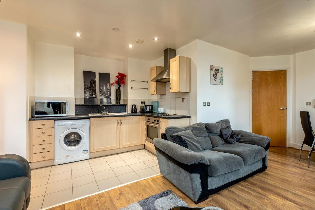 Lever St Apartment *