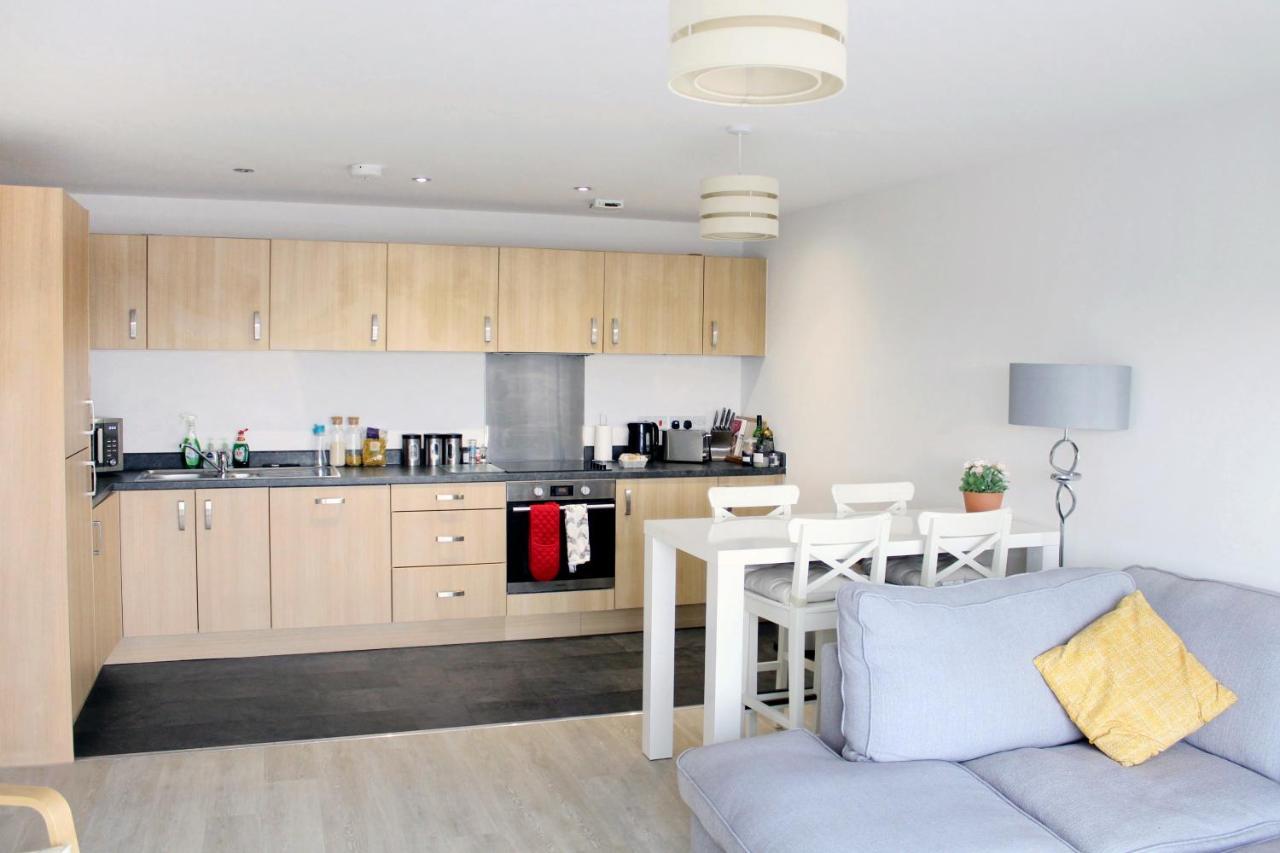 Homestay Escape - Private & Bathroom Near Etihad And Coop Arena - Free Secure Parking Manchester