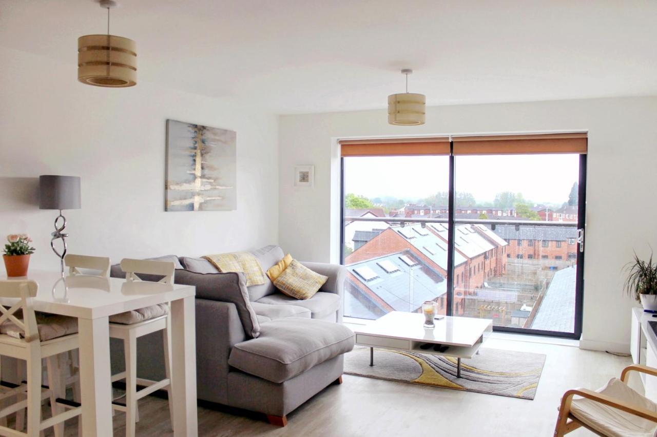 Homestay Escape - Private & Bathroom Near Etihad And Coop Arena - Free Secure Parking