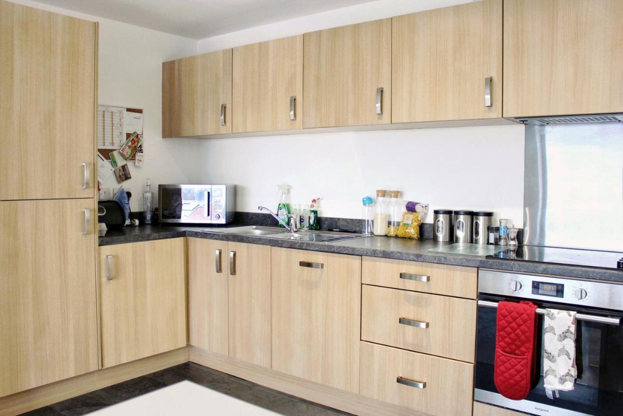 Escape - Private & Bathroom Near Etihad And Coop Arena - Free Secure Parking *