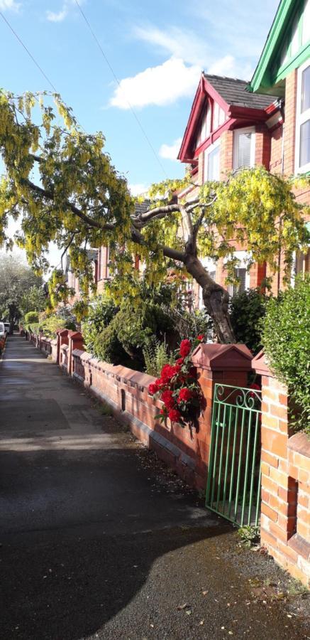 Bird Song Old Trafford Holiday home Manchester