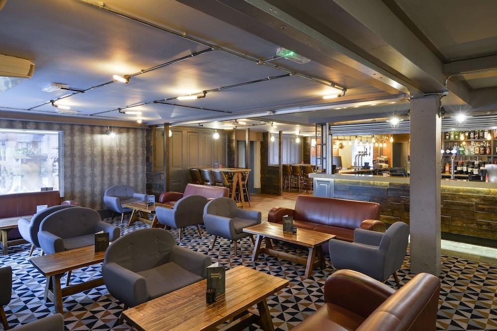 Holiday - - Oldham By Ihg Hotel 3*