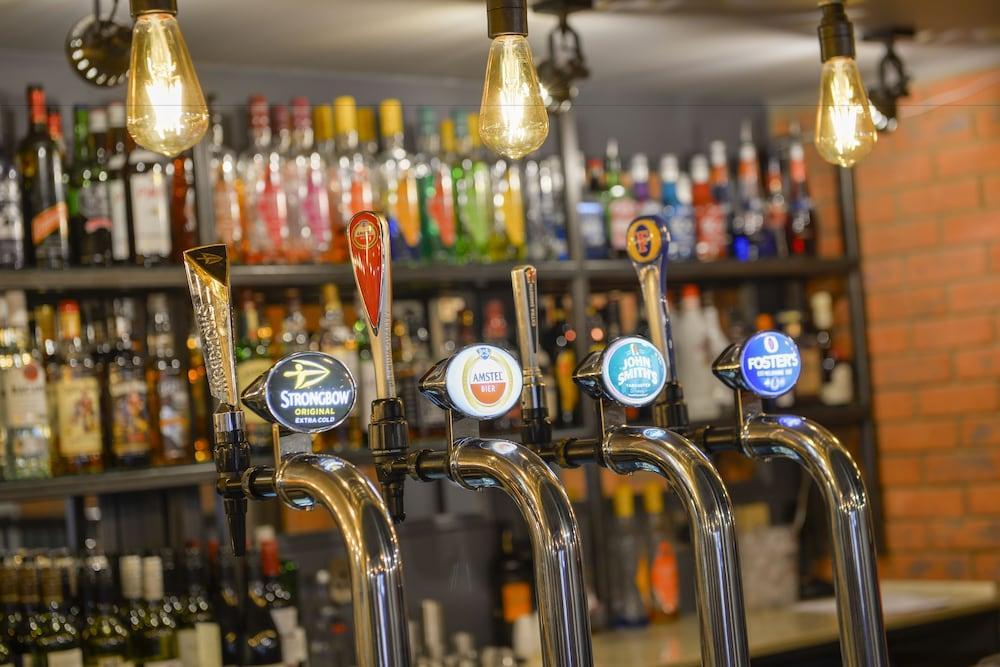 Holiday - - Oldham By Ihg Hotel