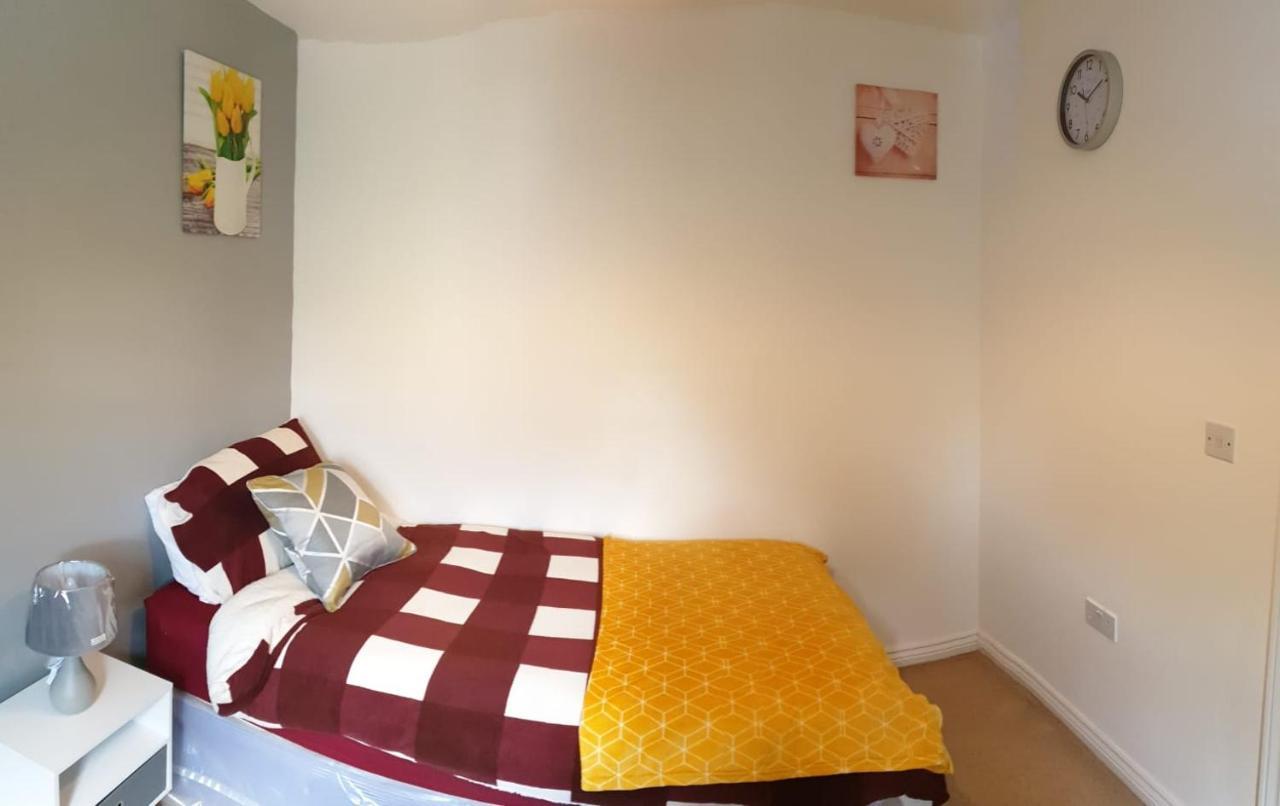 Queens Rooms, A Perfect Stay, Next To Shopping Parks And Central