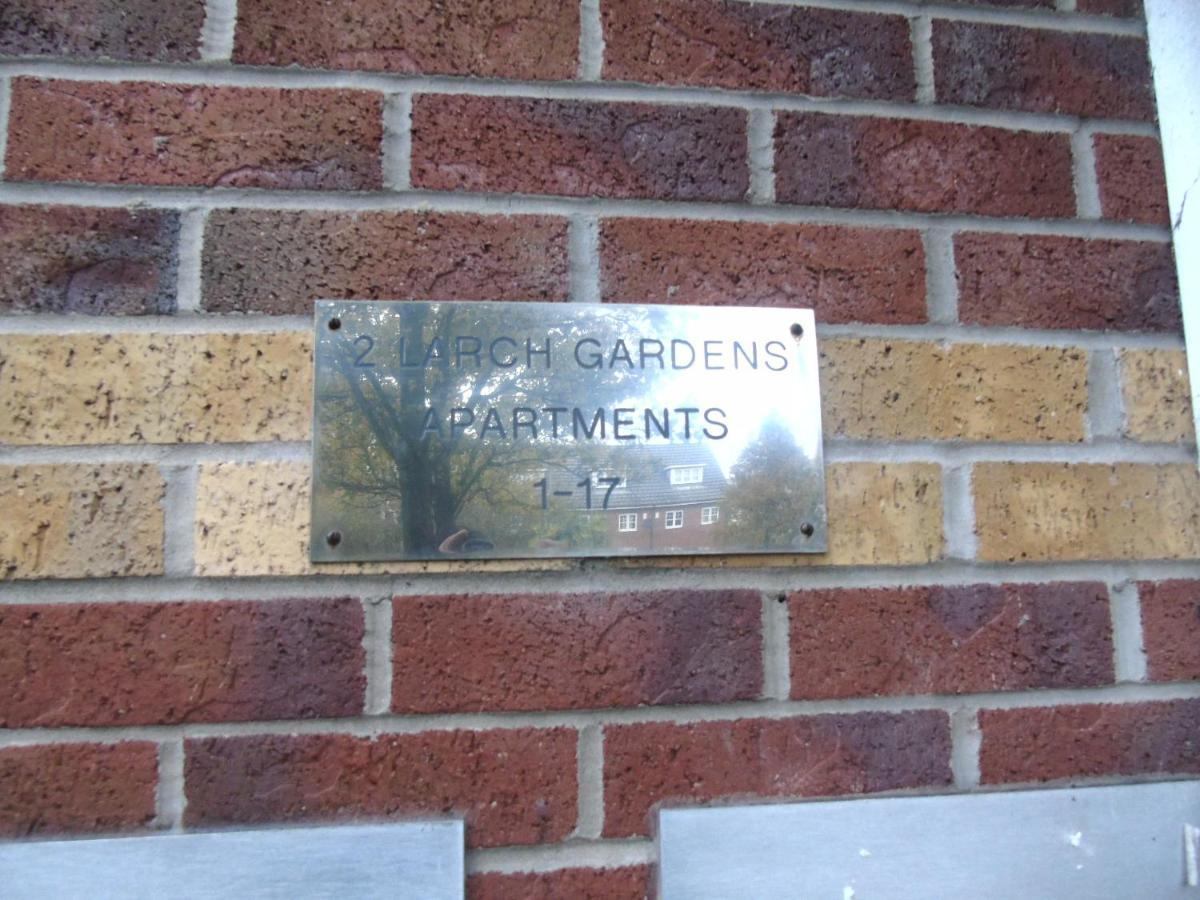 Larch Gardens 2 Bedroom Flat *