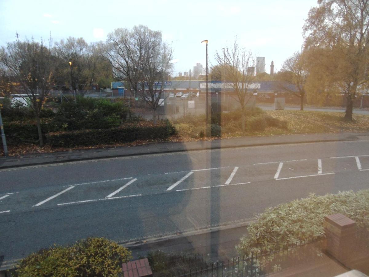 Larch Gardens 2 Bedroom Flat *