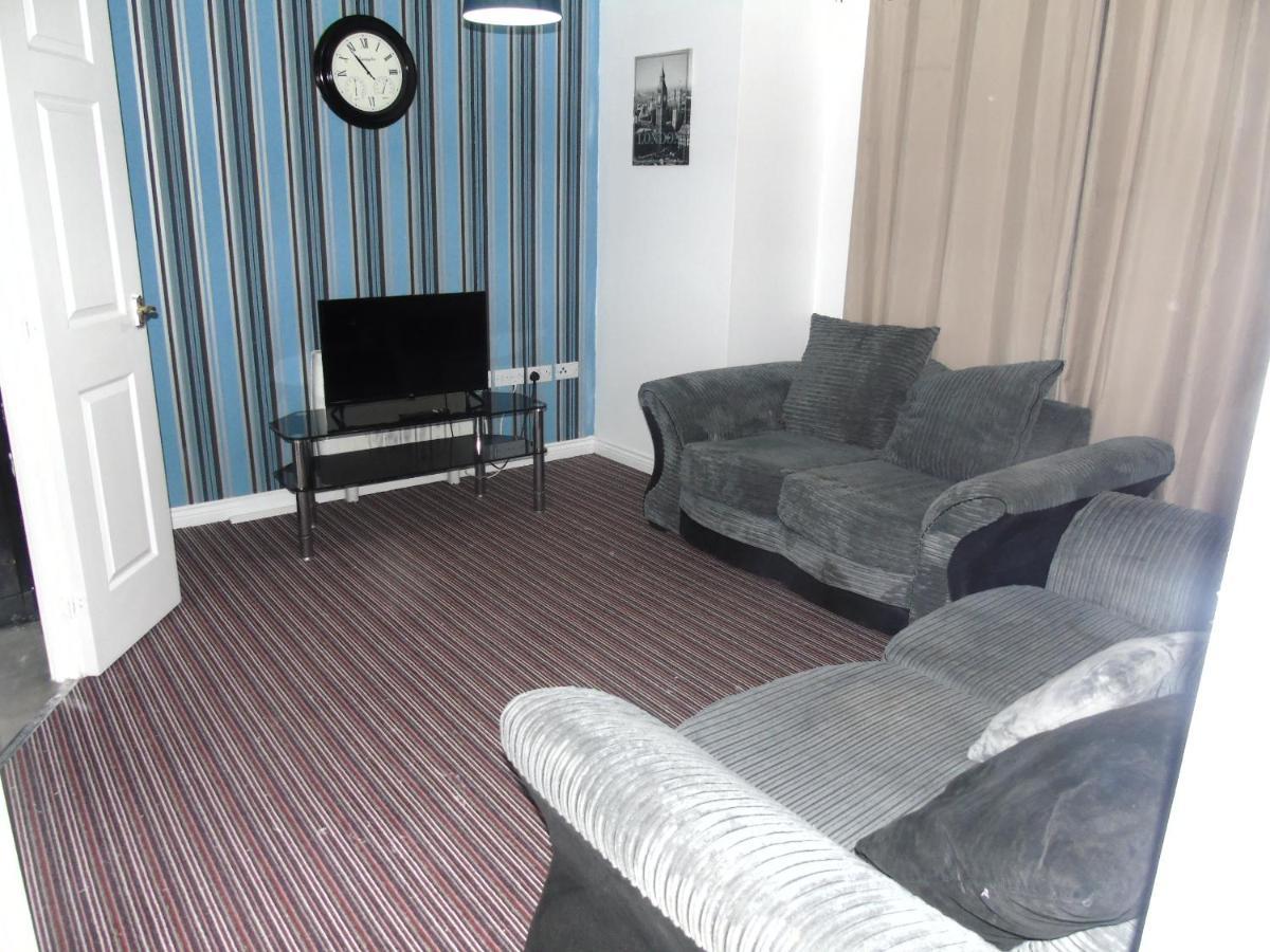 Larch Gardens 2 Bedroom Flat Appartement *