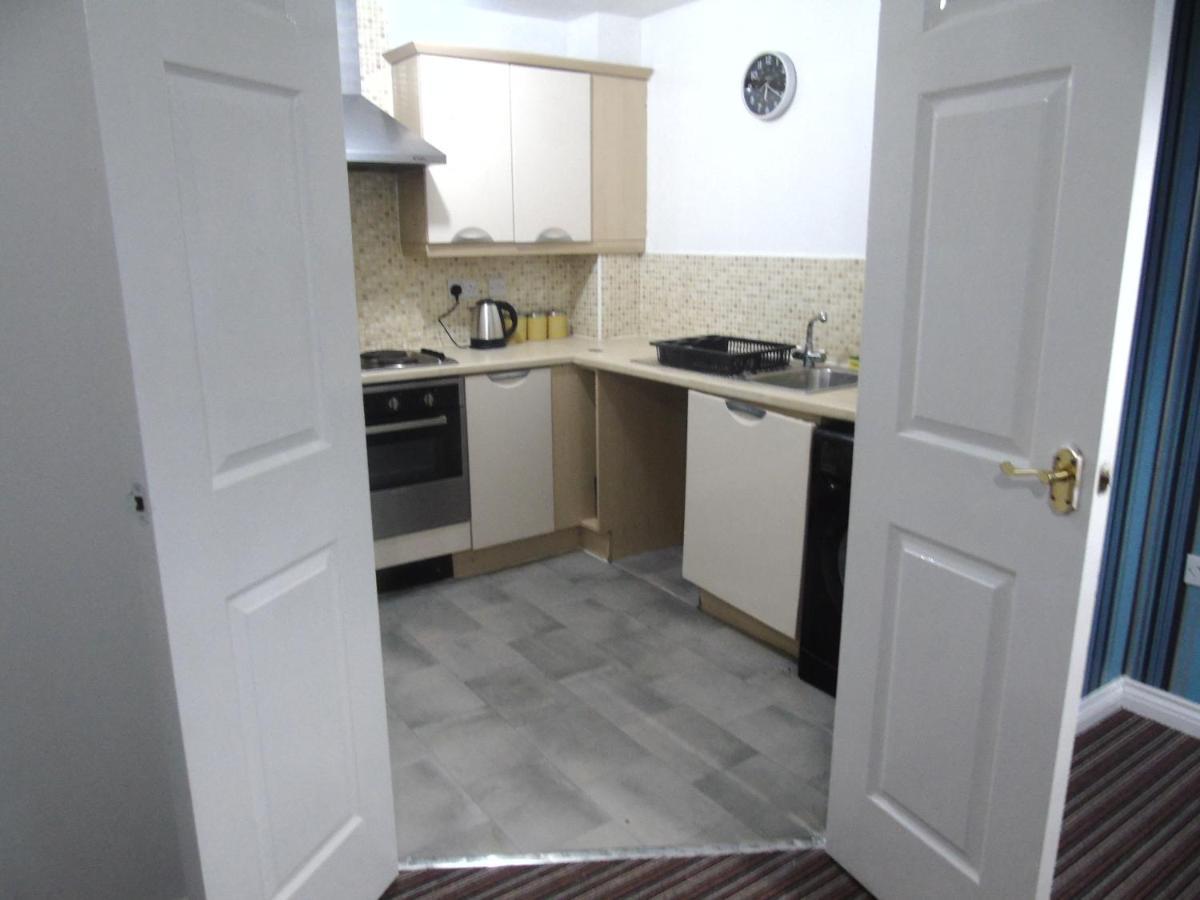 Larch Gardens 2 Bedroom Flat *