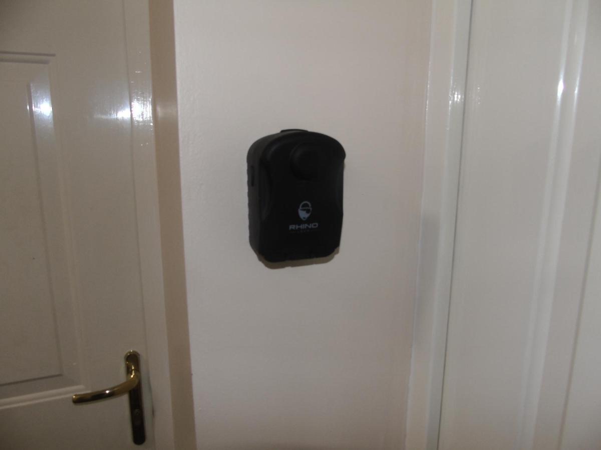 Larch Gardens 2 Bedroom Flat * Manchester
