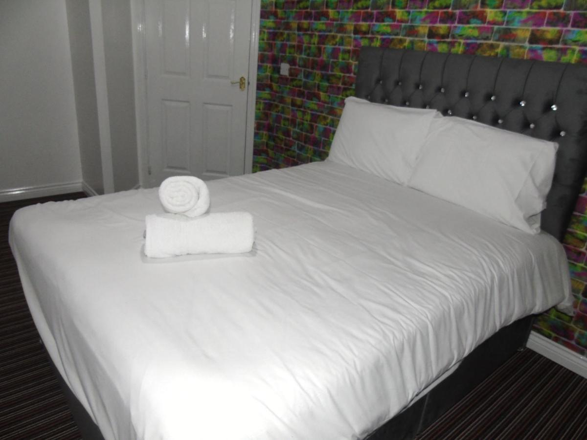 Larch Gardens 2 Bedroom Flat Manchester