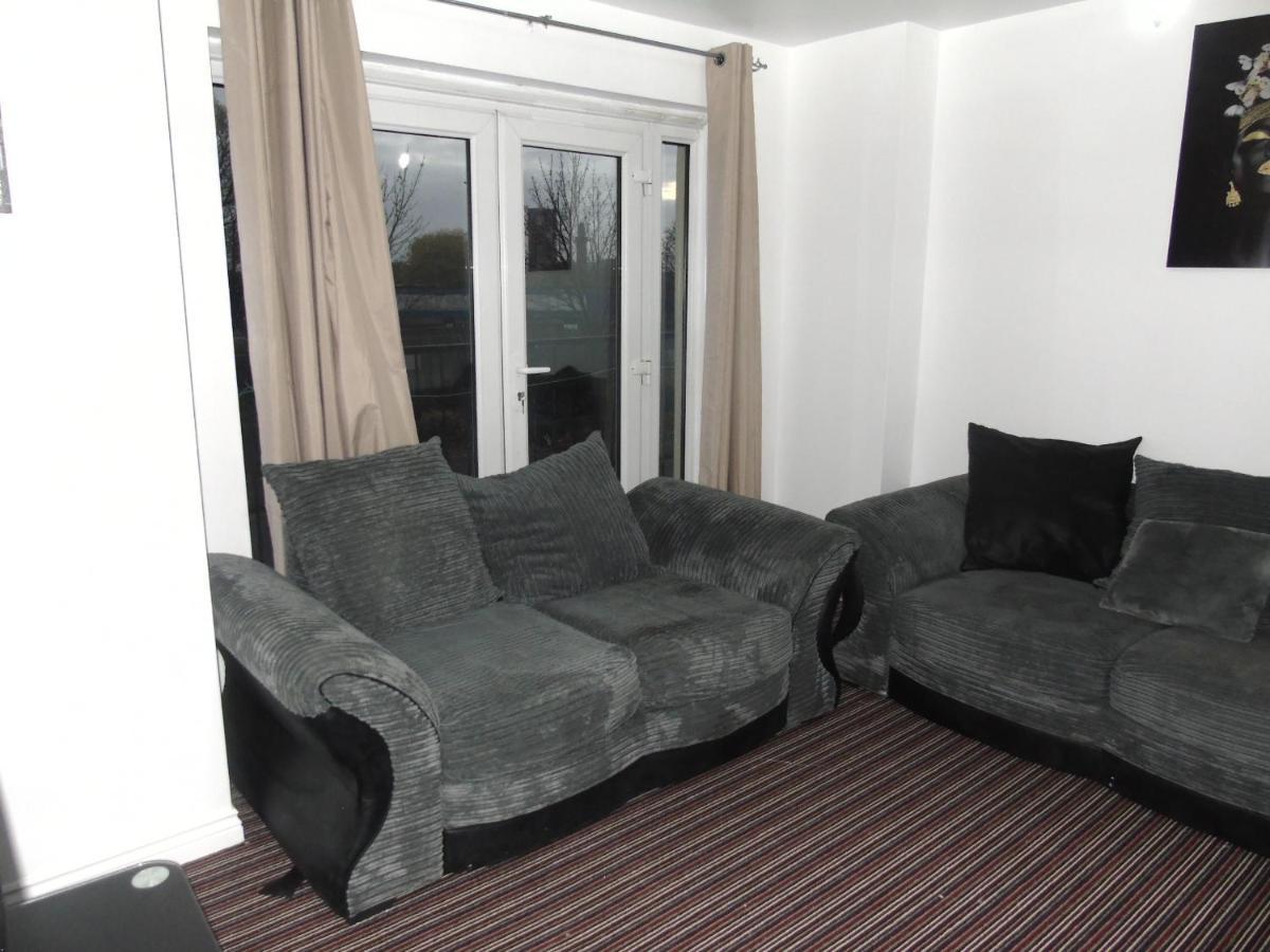 Larch Gardens 2 Bedroom Flat Appartement Manchester