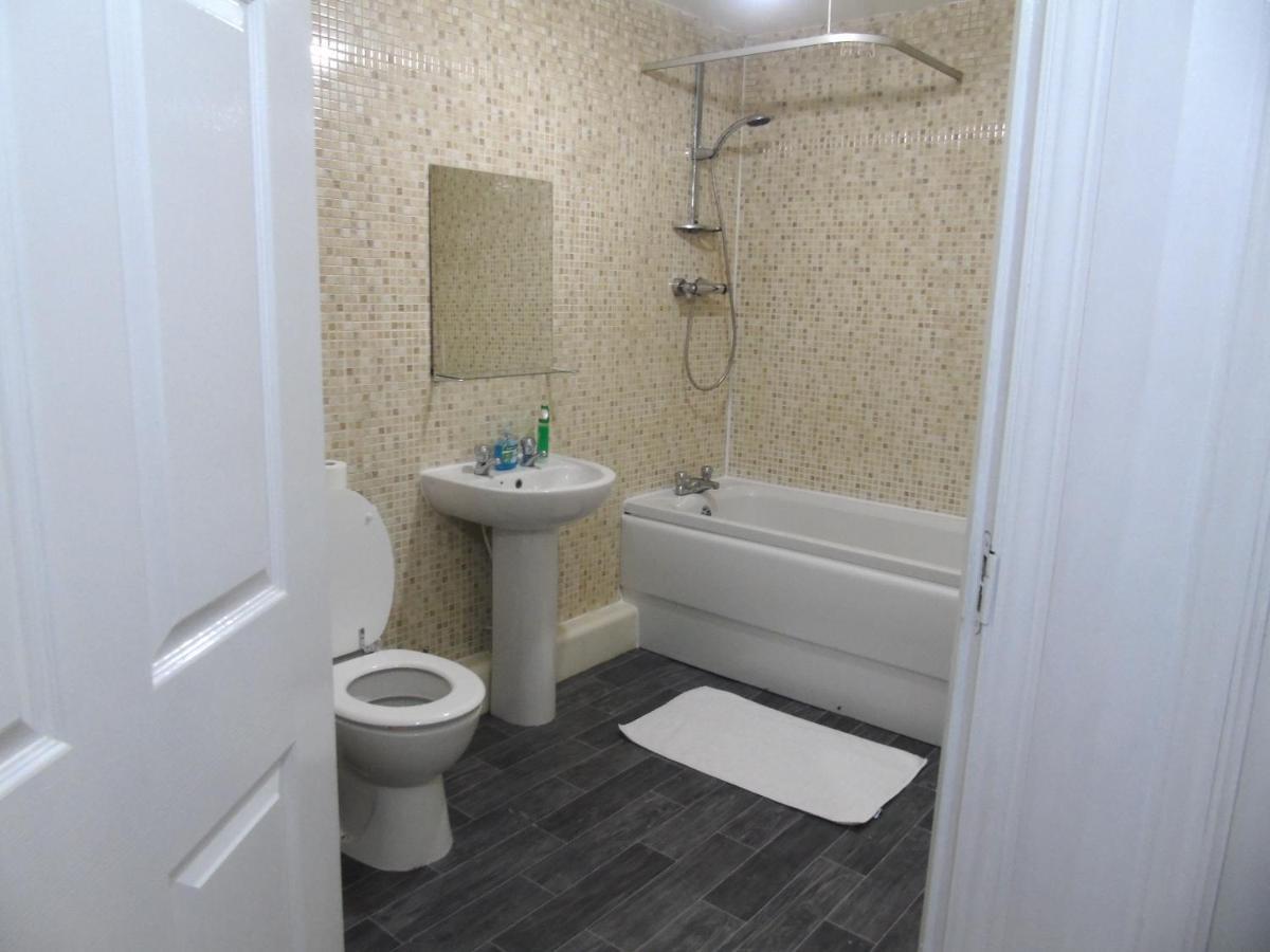 Appartement Larch Gardens 2 Bedroom Flat