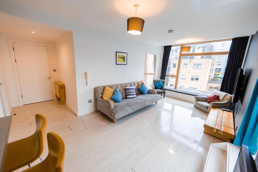 City Centre Modern 3bed 2bath Penthouse Northern Quarter, Sleeps 10 Apartment