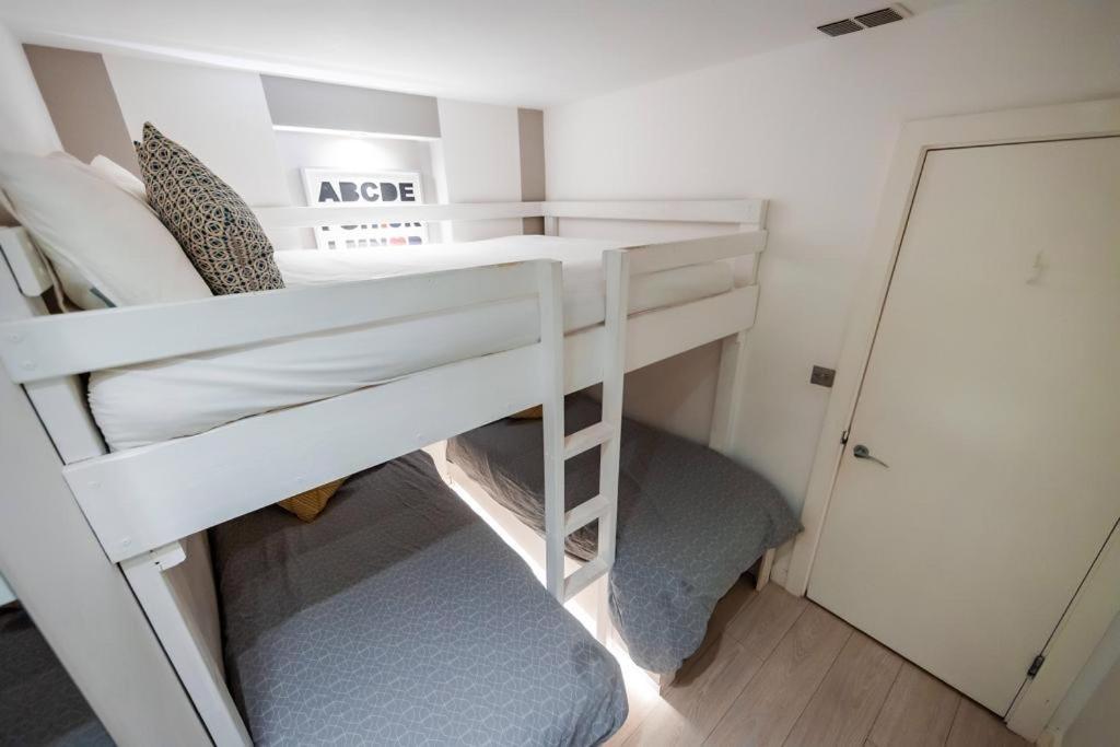City Centre Modern 3bed 2bath Penthouse Northern Quarter, Sleeps 10 Apartment