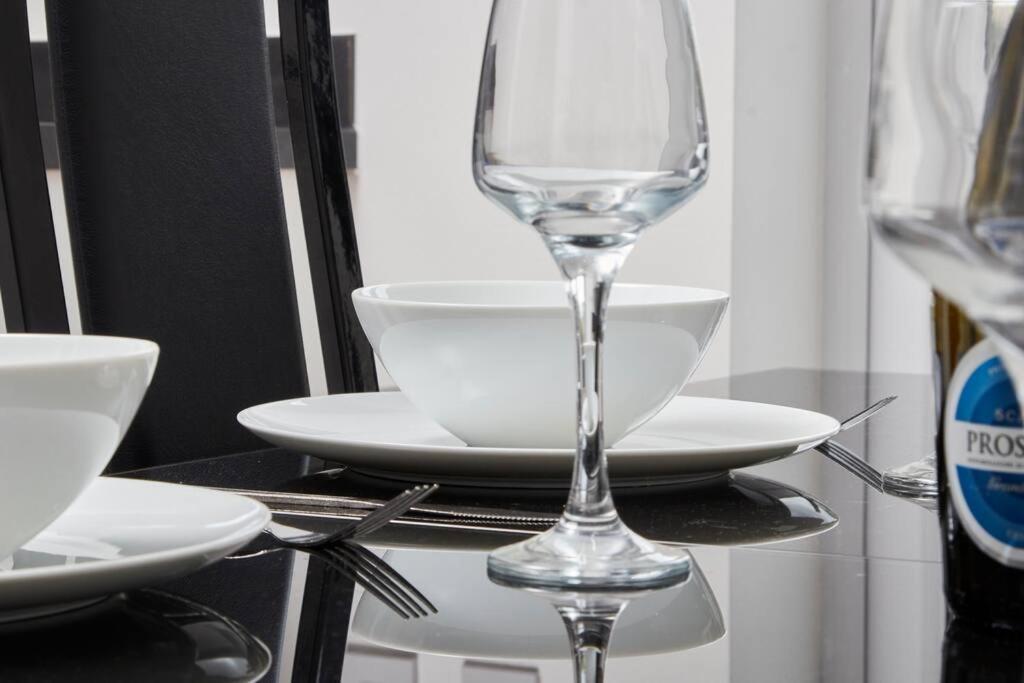 Appartement Elegant 4 Bedroom House - Parking - Garden