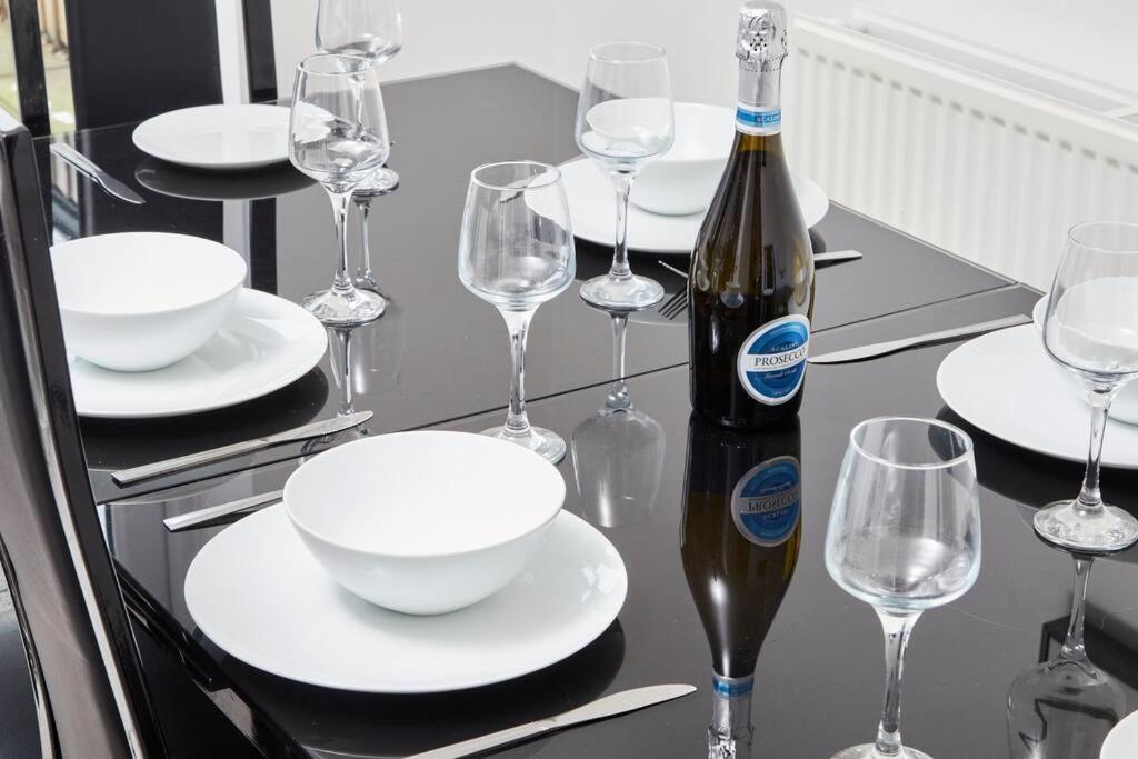 Appartement Elegant 4 Bedroom House - Parking - Garden