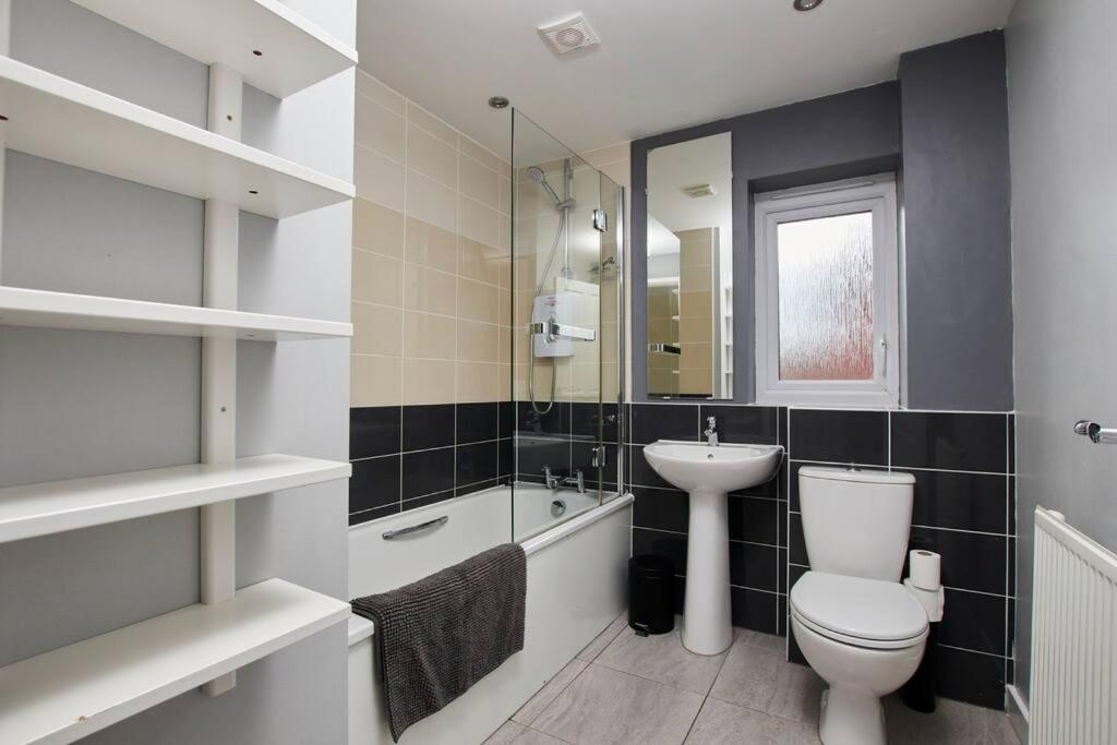 Appartement Elegant 4 Bedroom House - Parking - Garden Manchester