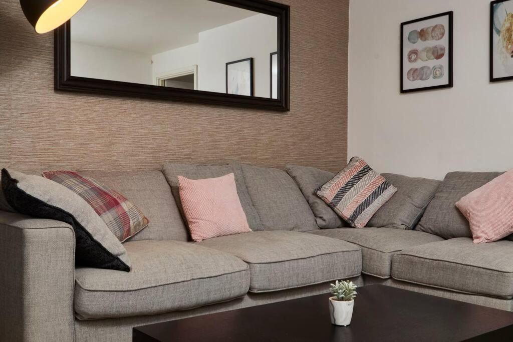 Appartement Elegant 4 Bedroom House - Parking - Garden Manchester
