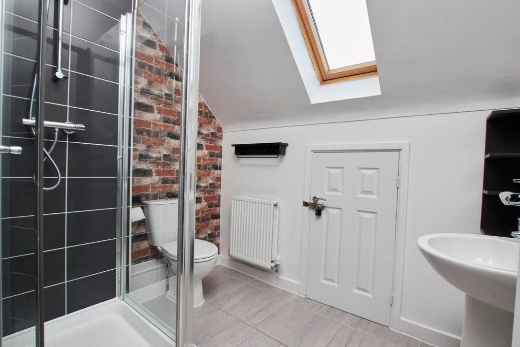 Appartement Elegant 4 Bedroom House - Parking - Garden Manchester