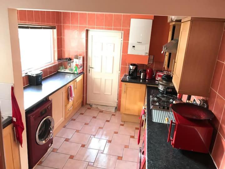 Private King En-suite Bedroom Close To Mediacityuk/old Trafford