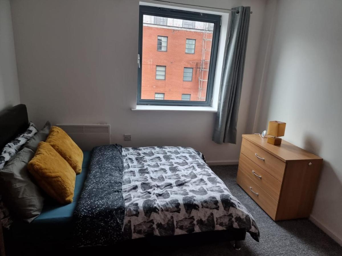 Beautiful 2-bed In Centre Apartment *