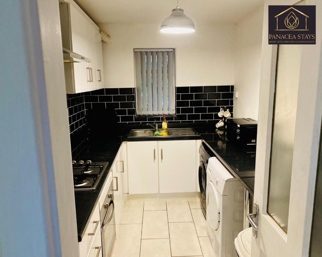 Lovely 1 Bed House Share! Free Off Road Parking! Large Rear Garden * Manchester