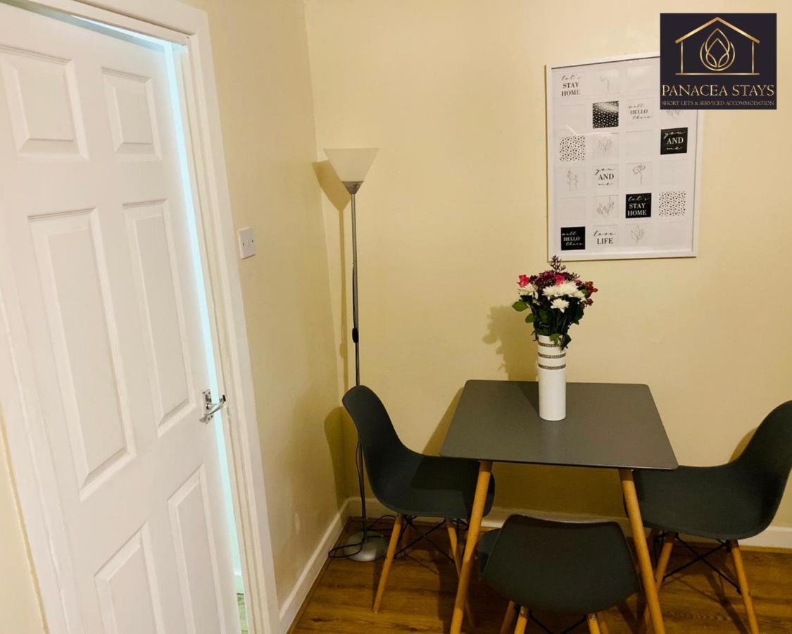 Holiday home Lovely 1 Bed House Share! Free Off Road Parking! Large Rear Garden *