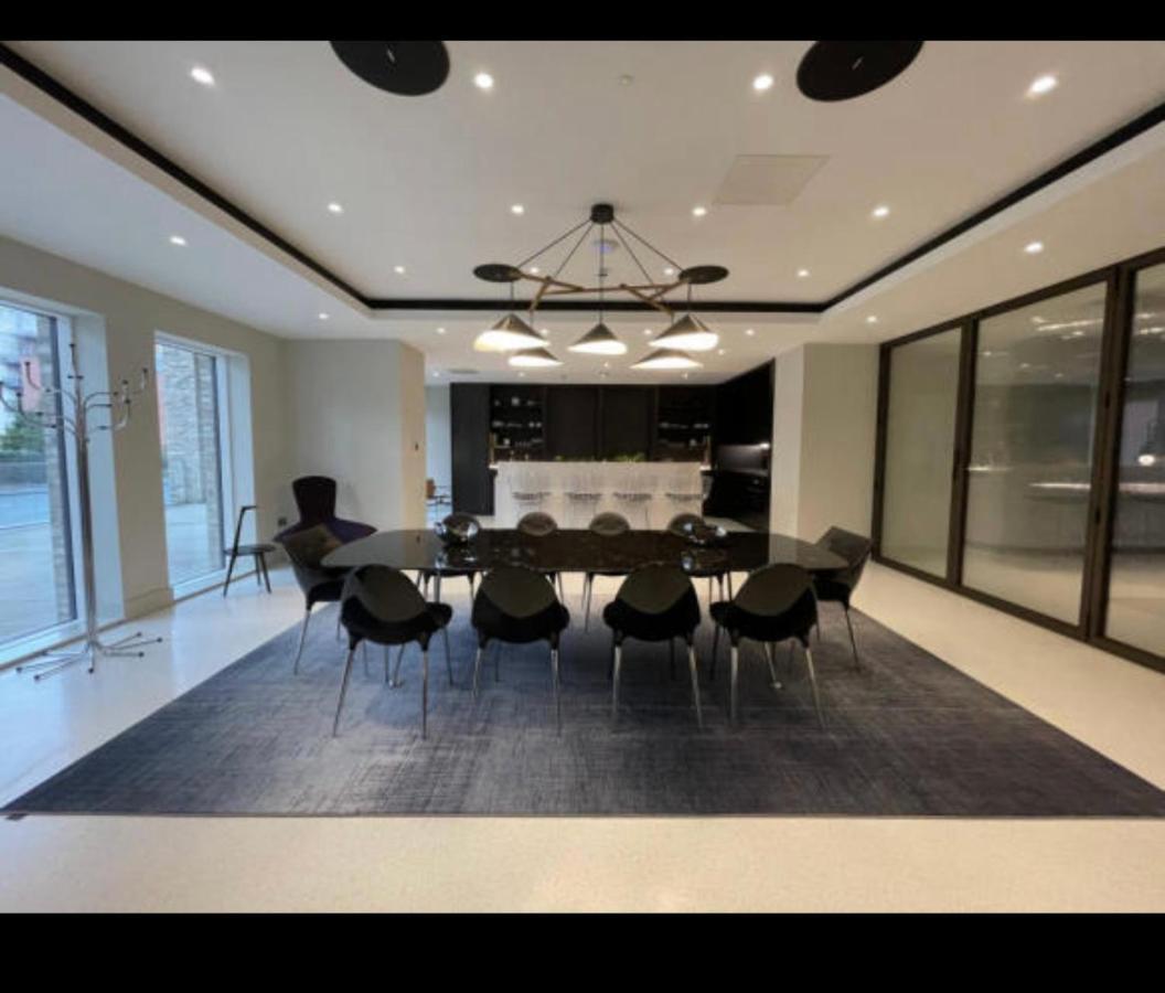 Luxurious Centre 2 Bed Apartment *