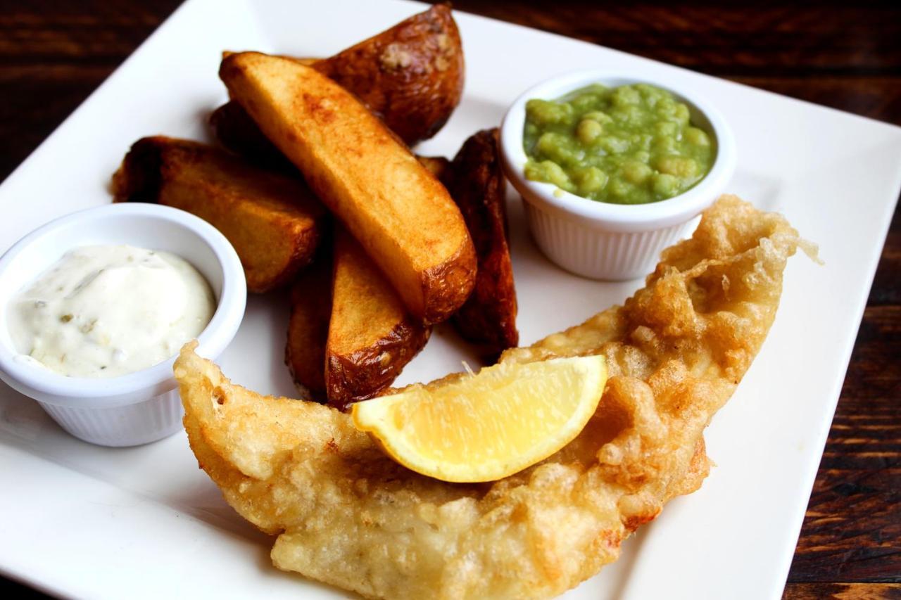 Black Lion Hotel Manchester Bed & Breakfast 4*