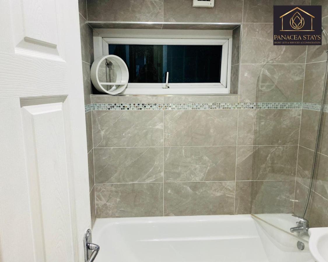 Lovely 1 Bed House Share! Free Off Road Parking! Large Rear Garden * Manchester