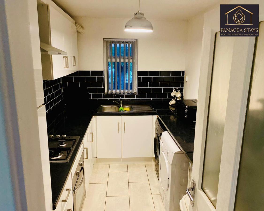 Holiday home Lovely 1 Bed House Share! Free Off Road Parking! Large Rear Garden *