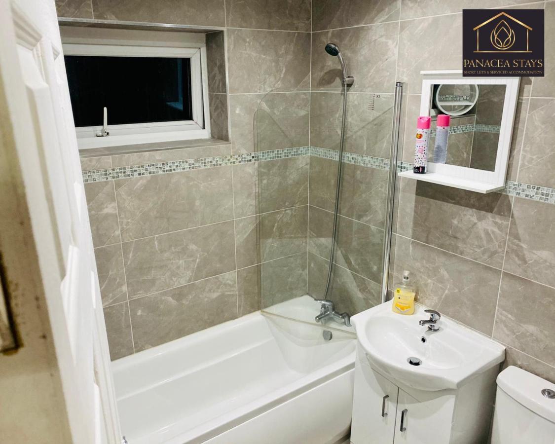 Lovely 1 Bed House Share! Free Off Road Parking! Large Rear Garden Holiday home *