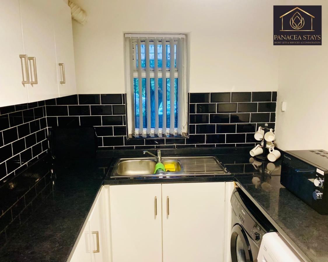 Holiday home Lovely 1 Bed House Share! Free Off Road Parking! Large Rear Garden