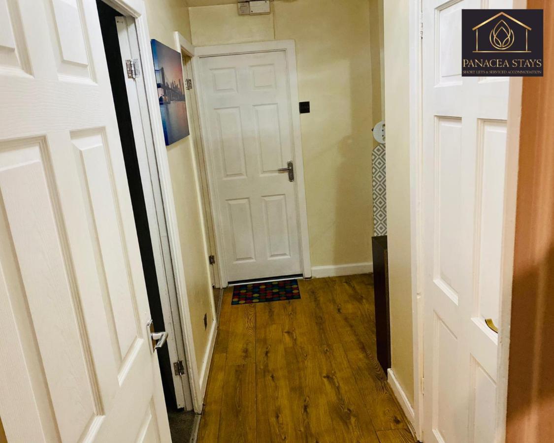 Lovely 1 Bed House Share! Free Off Road Parking! Large Rear Garden Holiday home