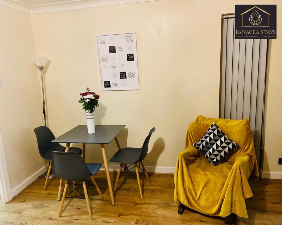 Lovely 1 Bed House Share! Free Off Road Parking! Large Rear Garden Manchester