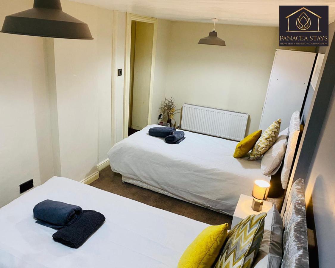 Lovely 1 Bed House Share! Free Off Road Parking! Large Rear Garden Holiday home *