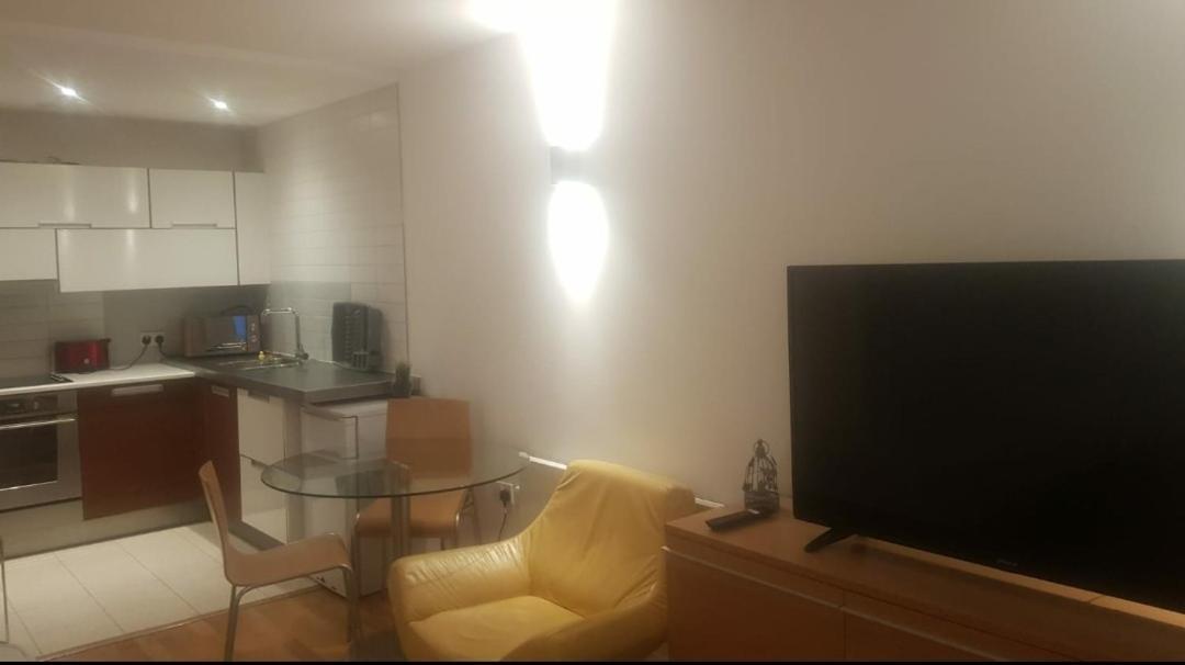 Apartment Red Ba Serviced