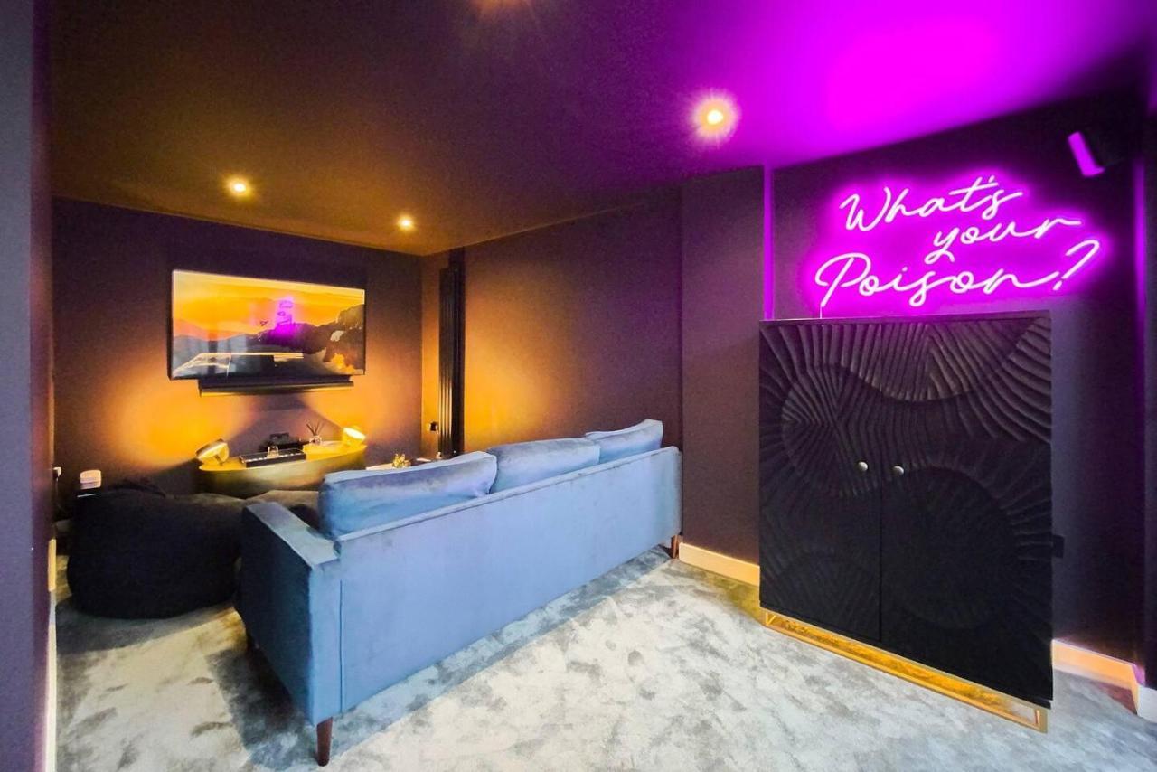 Vakantiehuis Stunning 4 Bed House With Cinema & Parking Manchester